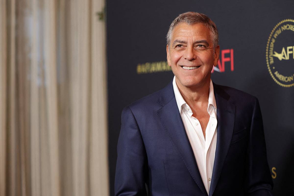 Джорджа Клуни объявили военным преступником