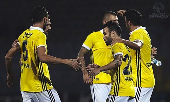 "Фенербахче" одержал первую победу в чемпионате Турции