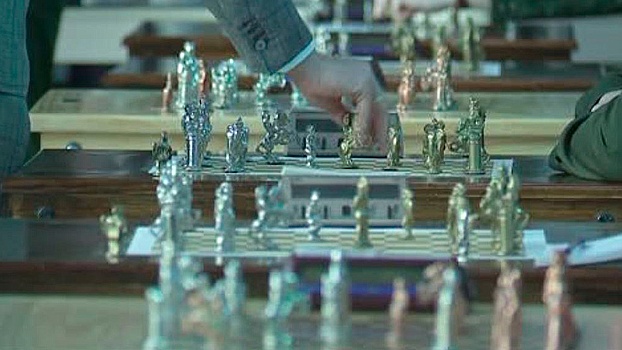 Карякин провел сеанс одновременной игры с военными в Национальном центре управления обороной