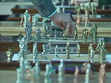 Карякин провел сеанс одновременной игры с военными в Национальном центре управления обороной