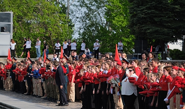 Полтысячи школьников Волгограда и Курска приняли в ряды «Юнармии»