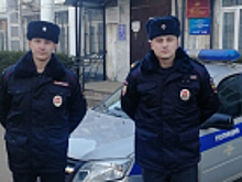 Полицейские Максим Дунаев и Дмитрий Соломатин спасли детей из горящего дома в Новомосковске