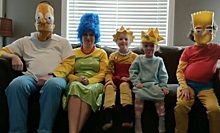 Семья писателя-фантаста воссоздала заставку «Симпсонов» — и их вирусное видео стало хитом