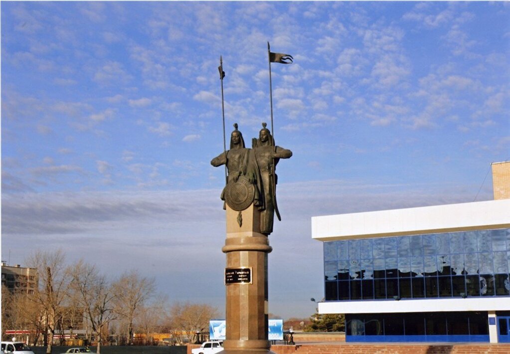 Памятники в петропавловске в казахстане