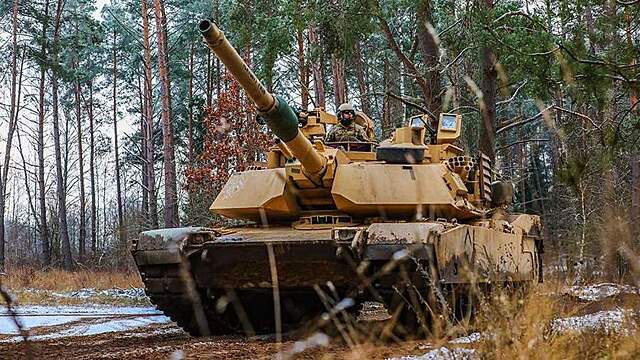Российские военные эвакуировали с линии фронта первый танк Abrams