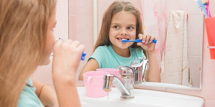 Как почистить ребенку зубы: лайфхаки и мотивация