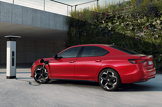 Лифтбек Skoda Superb стал подзаряжаемым гибридом