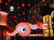 Новогодние световые конструкции будут украшать Москву до весны