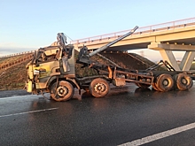 Путепровод под Новосибирском протаранил грузовик с поднятым кузовом