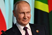 Путин улыбнулся после слов скучающего по СССР африканского лидера