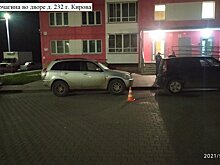 Во дворе дома на Павла Корчагина под колеса «Рено Логан» попал мужчина