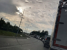 На проблемной переправе в ЯНАО километровые очереди. «Невозможно попасть на паром»