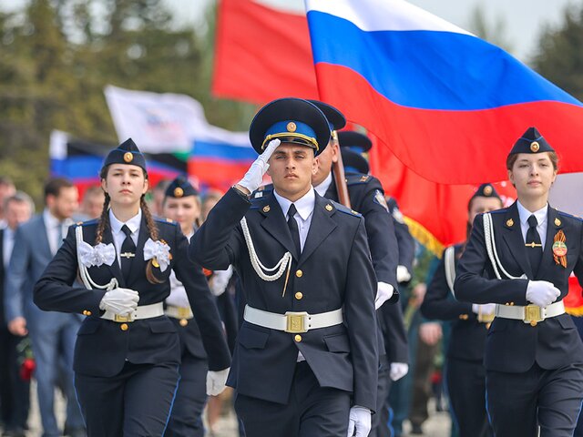 В Кремле заявили, что России не нужно разрешение на проведение парада Победы