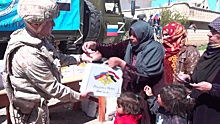 Праздник для поселка: военнослужащие ВС РФ раздали гумпомощь жителям сирийской Кусейбы