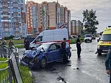 Легковое авто в Северске врезалось в автобус с пассажирами