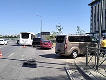 Автобус с 30 пассажирами врезался в иномарку на ул. Левобережной в Ростове