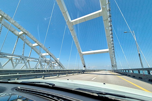 Движение транспорта возобновили по Крымскому мосту спустя пять часов