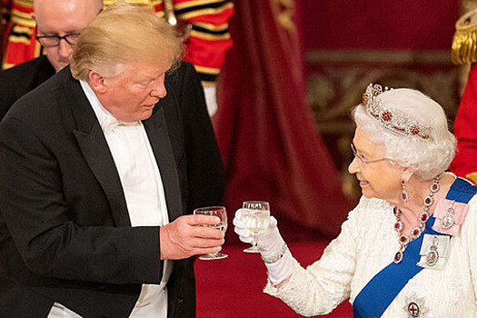 Трамп заявил, что принц Гарри предал королевскую семью рассказами о жизни