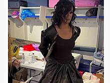 45-летняя певица Слава разорвала бумажное платье прямо на сцене