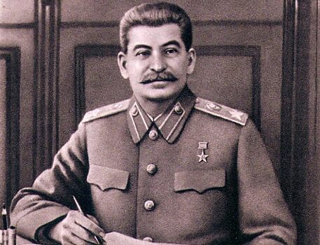 Кому кроме Сталина в СССР хотели присвоить звание генералиссимуса