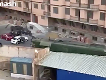 Проехавшийся по двору российский поезд попал на видео