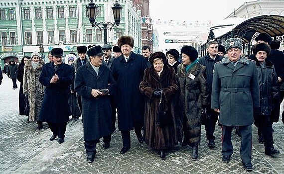 День в истории: последний визит Ельцина в Казань, первый "сухой закон" в СССР и первый матч НХЛ