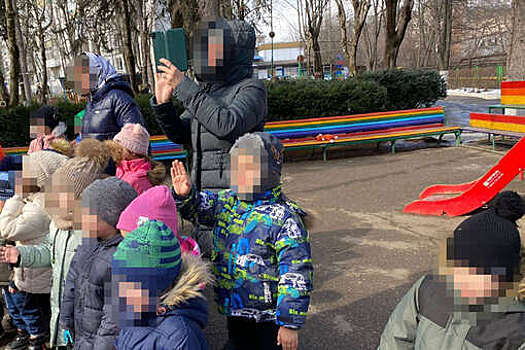 "Осторожно, новости": в Ставрополье проверяют детский сад на пропаганду ЛГБТ из-за цветных лавочек