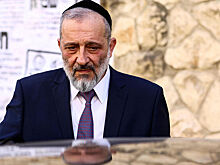 Арье Дери уволен под давлением суда