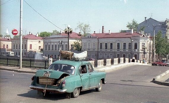 "Новый 1992-й": "люберецкие" в цирке Казани, "кровавые" прогнозы Павла Глобы и талоны на белье