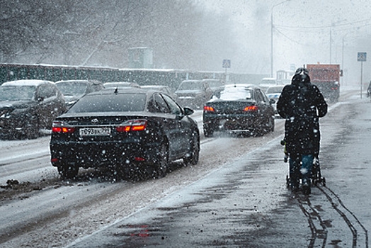 Подмосковных водителей предупредили о плохой видимости на дорогах из‑за снега с дождем