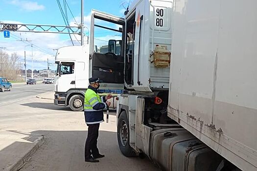 Водители фур начали приезжать в Кострому пьяными