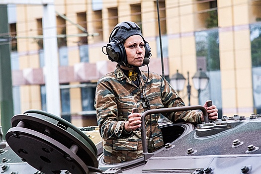 В Греции будут принимать в армию женщин-добровольцев