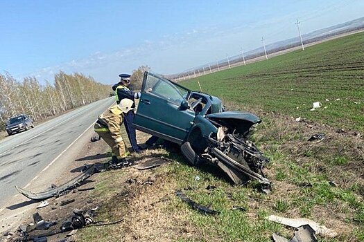 Водитель Volkswagen погиб, врезавшись лоб в лоб в грузовик на трассе Казань — Оренбург