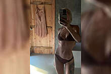 Блогер Анастасия Ивлеева снялась в бикини перед зеркалом