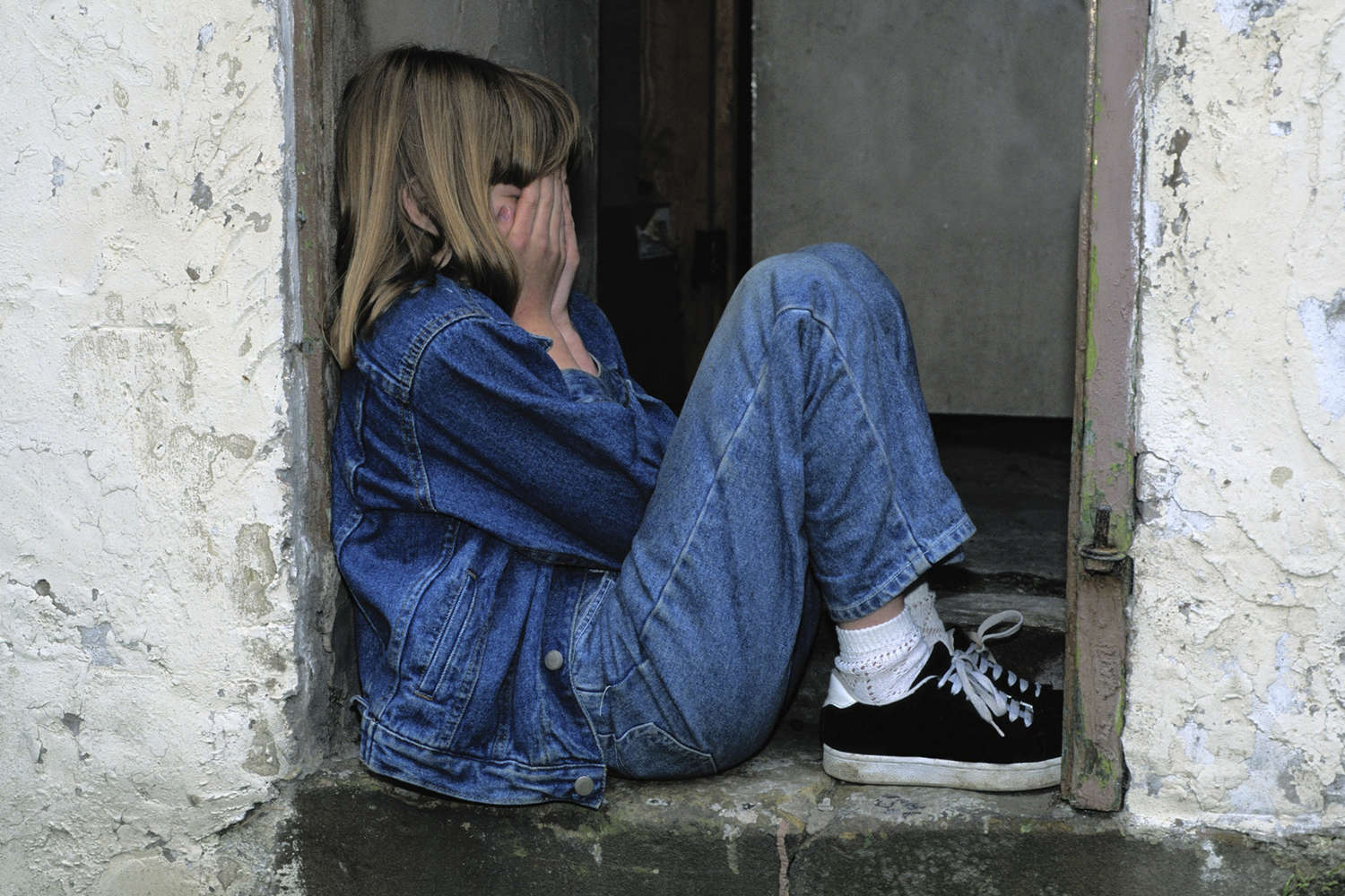 В Австрии задержали подростков, которые месяцами насиловали 12-летнюю девочку