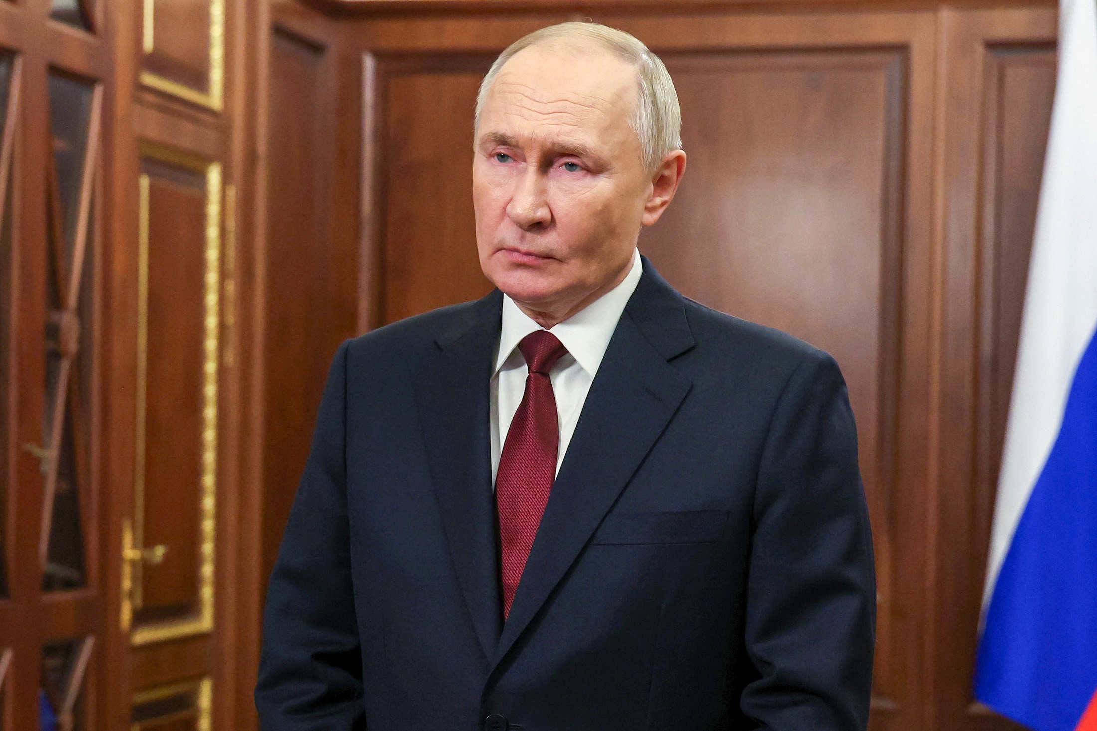 Путин: Правительство действует слаженно, профессионально