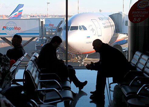 В российские аэропорты вернутся комнаты для курения