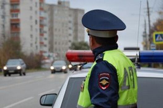 Псковские гаишники останавливали машины и просили водителей соблюдать ПДД