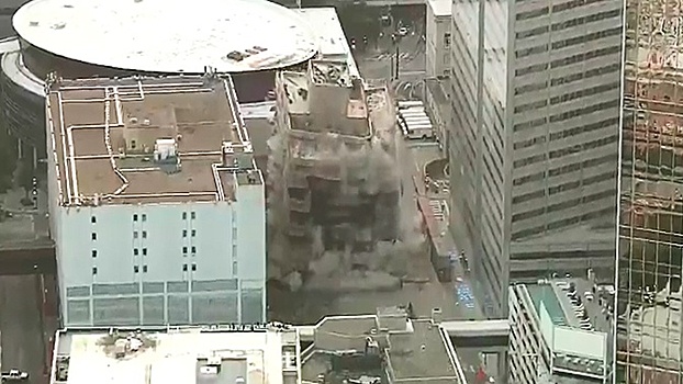 Оглушительный грохот и огромный столб пыли: опубликованы кадры взрыва многоэтажки в США