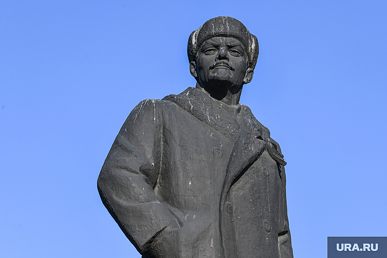 Криминалист просит у государства 24 млн на изучение тела Ленина. Он считает большевика американцем
