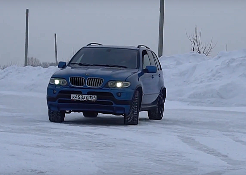 Видео: новосибирцы поставили в BMW японский двигатель и прокатились на нём по городу