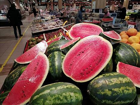 В Москве пенсионерка и ее внучка умерли после отравления арбузом