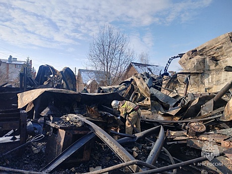Ангар площадью почти в 500 «квадратов» сгорел в Автозаводском районе