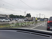 Два грузовика и легковушка: ДТП произошло неподалеку от автовокзала в Кемерове