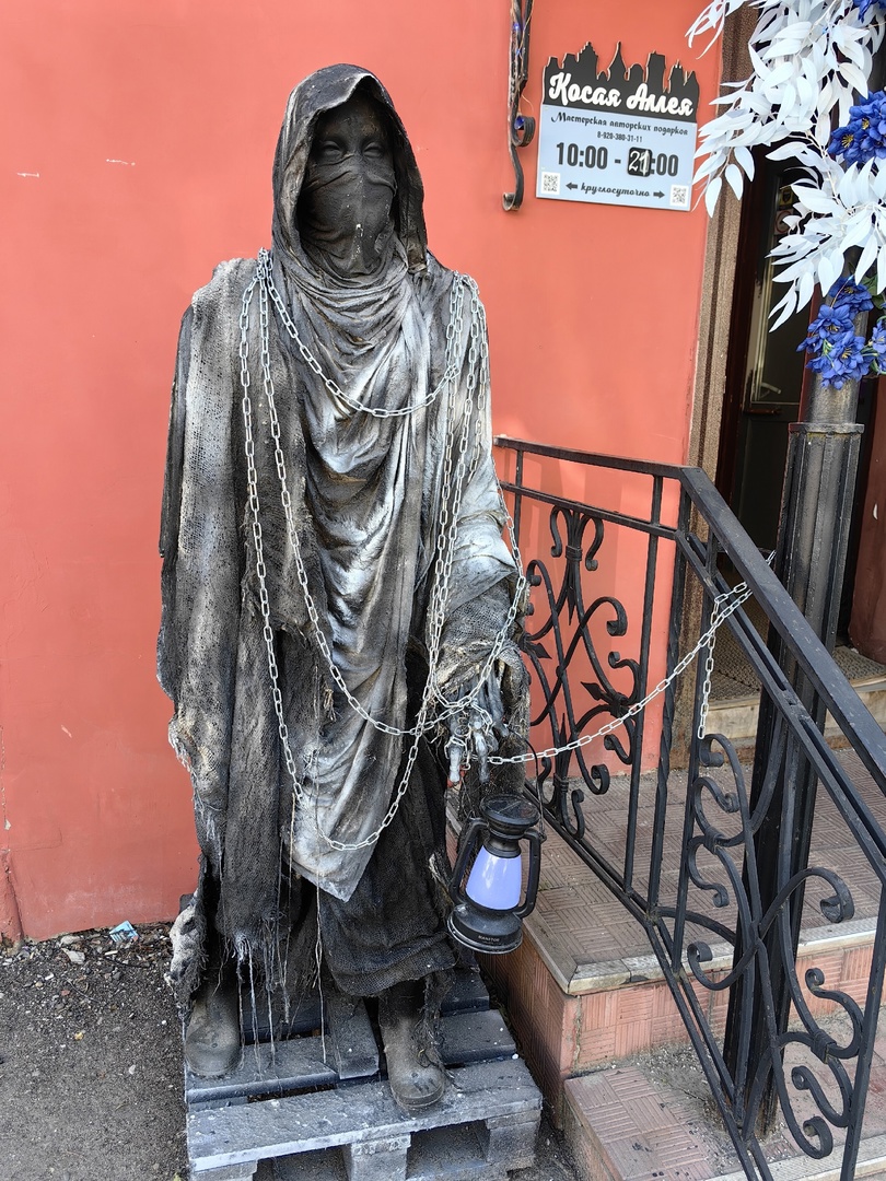 Горожане нажаловались в госорганы на дементора в центре Костромы