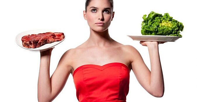 Руккола с томатами или отбивная свинина: кто больше тратит на еду вегетарианцы или мясоеды