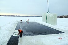 Строительство ледового городка началось на Центральной площади Ижевска