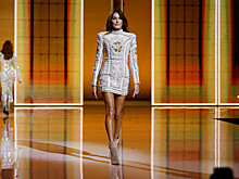 Жена Николя Саркози приняла участие в модном показе