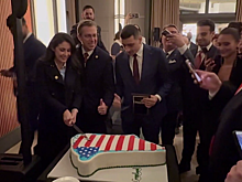 Американские республиканцы поделили и съели торт в виде Гренландии