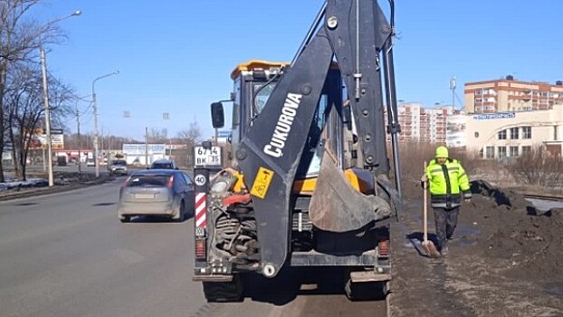 Прилотковые зоны начали чистить в Вологде